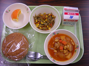 横浜市立浜小学校の給食