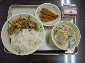横浜市立本牧小学校の給食